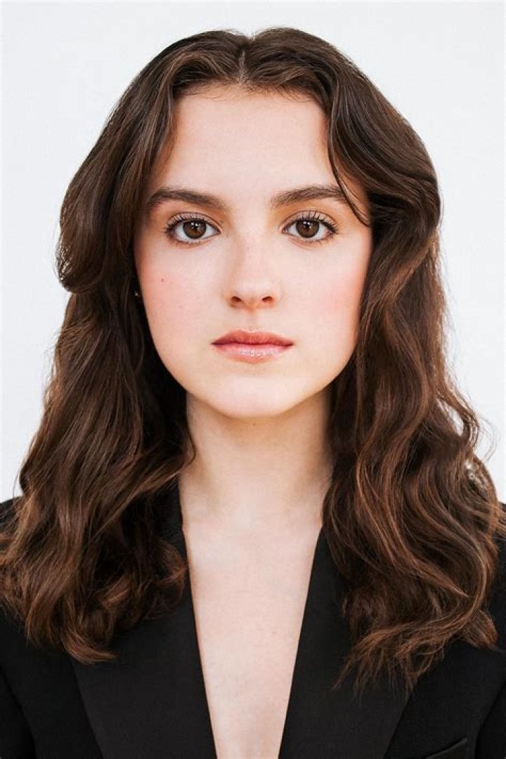 Fina Strazza - Age, Family, Bio