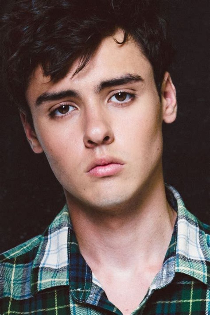 Finlay MacMillan - Age, Family, Bio