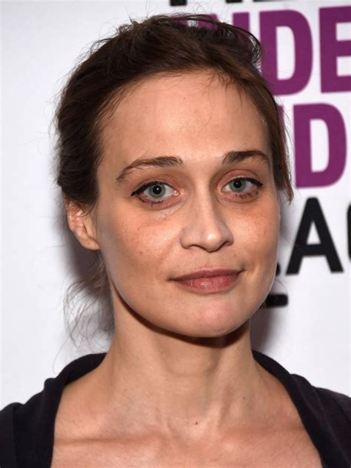 Fiona Apple - Age, Family, Bio