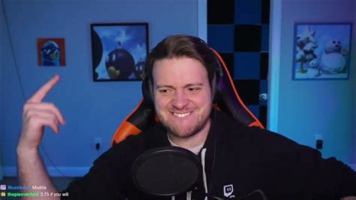 Foxtrot44 - Age, Family, Bio