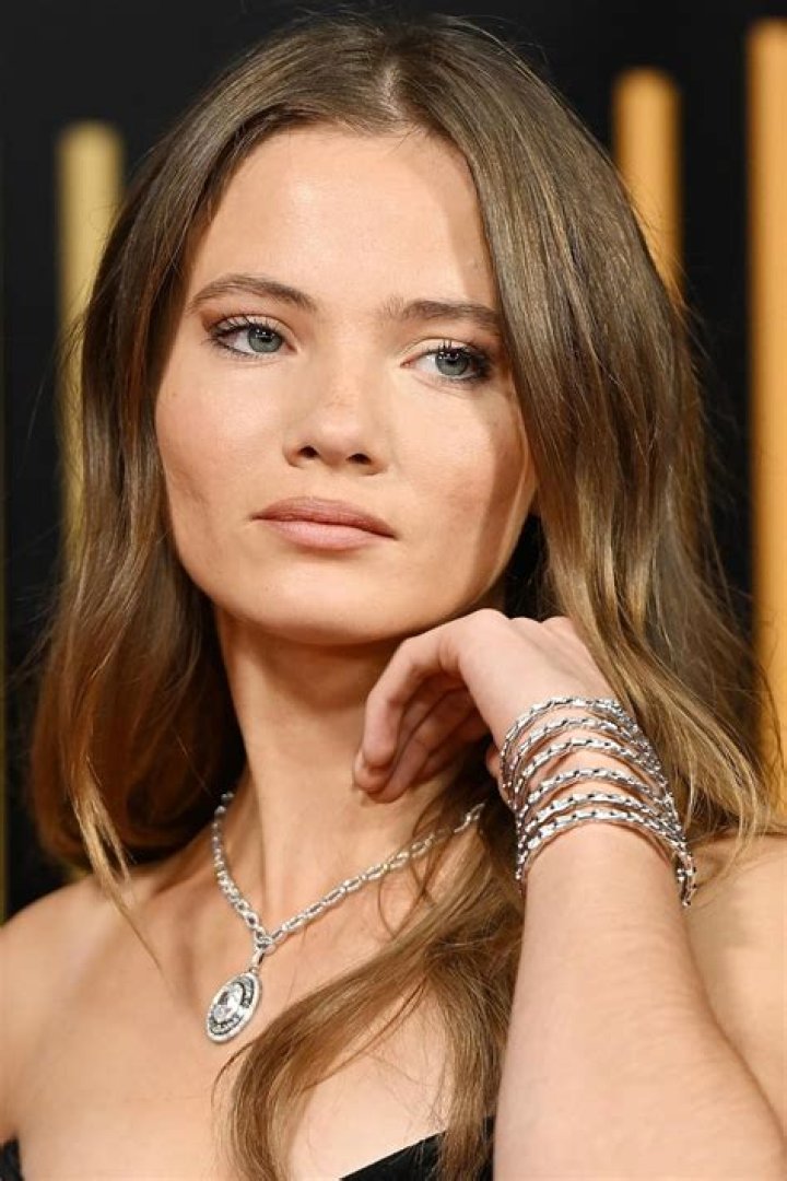 Freya Allan Bio (Wiki) 