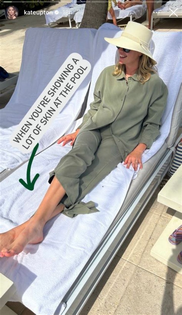 The Funniest Kate Upton Feet Tweets