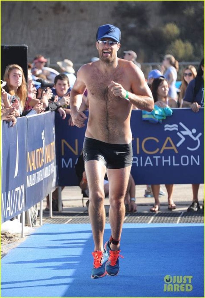 Is 7th heaven Actor Geoffrey Stults Married? Know His Relationship Status