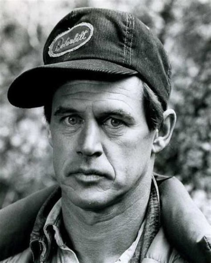 Geoffrey Lewis Net Worth - Wiki, Age, Weight and Height, Relationships, Family, and More