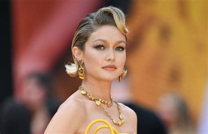 Gigi Hadid stopped drinking coffee & she hand-writes her schedule