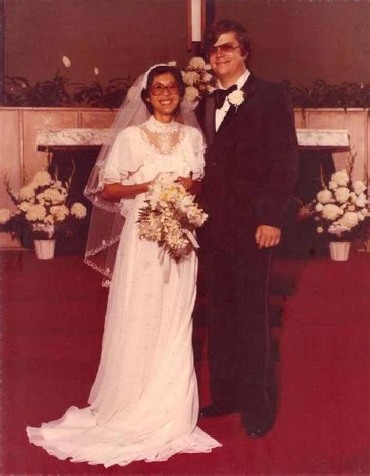 Gloria Abe - Age, Family, Bio