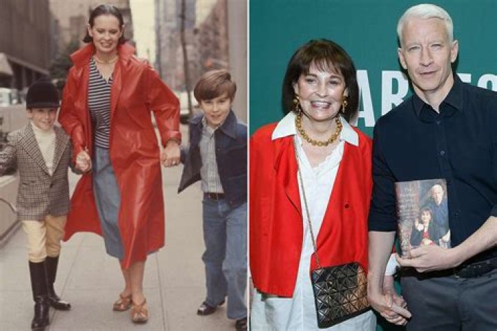 Gloria Vanderbilt used an interview to tell son Anderson Cooper about lesbian past