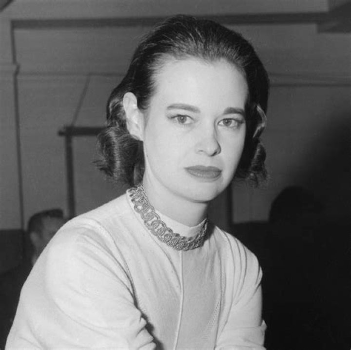 Gloria Vanderbilt Affairs, Married, Divorced, Children, Funeral & Net Worth