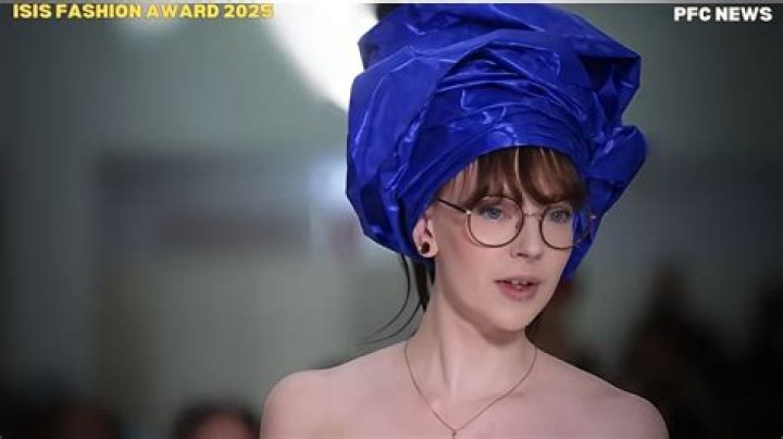 Gwyneth Paltrow showed off her abs at a fashion-awards show: cute or basic?