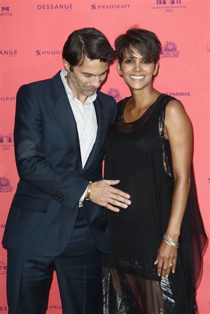 Halle Berry Net Worth, Age, Boyfriend, Family, Biography & More