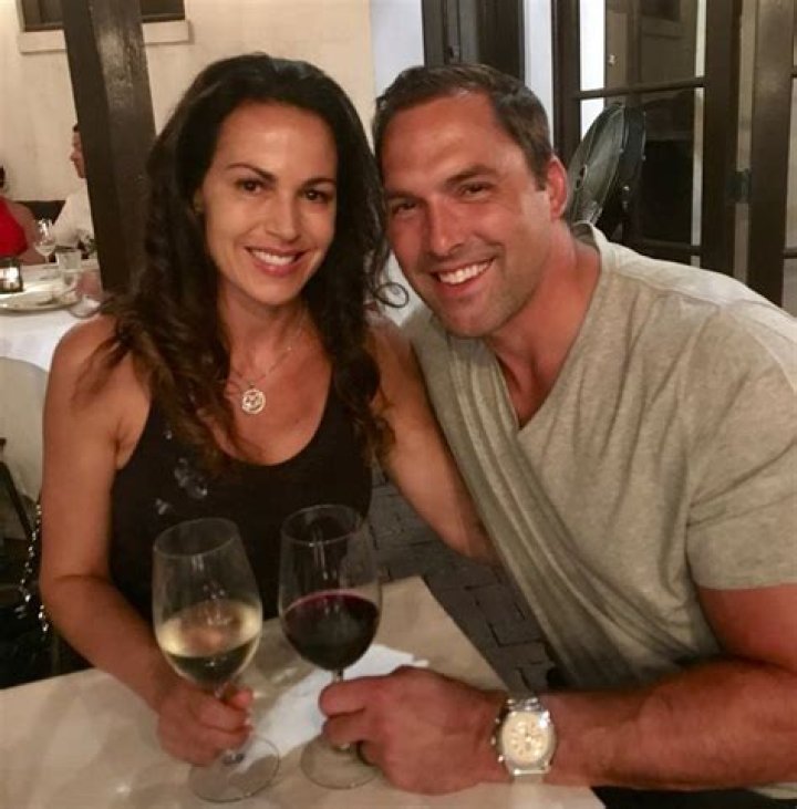 Mark DeRosa's wife, Heidi DeRosa is a former fashion model who shares two kids with husband, Mark.