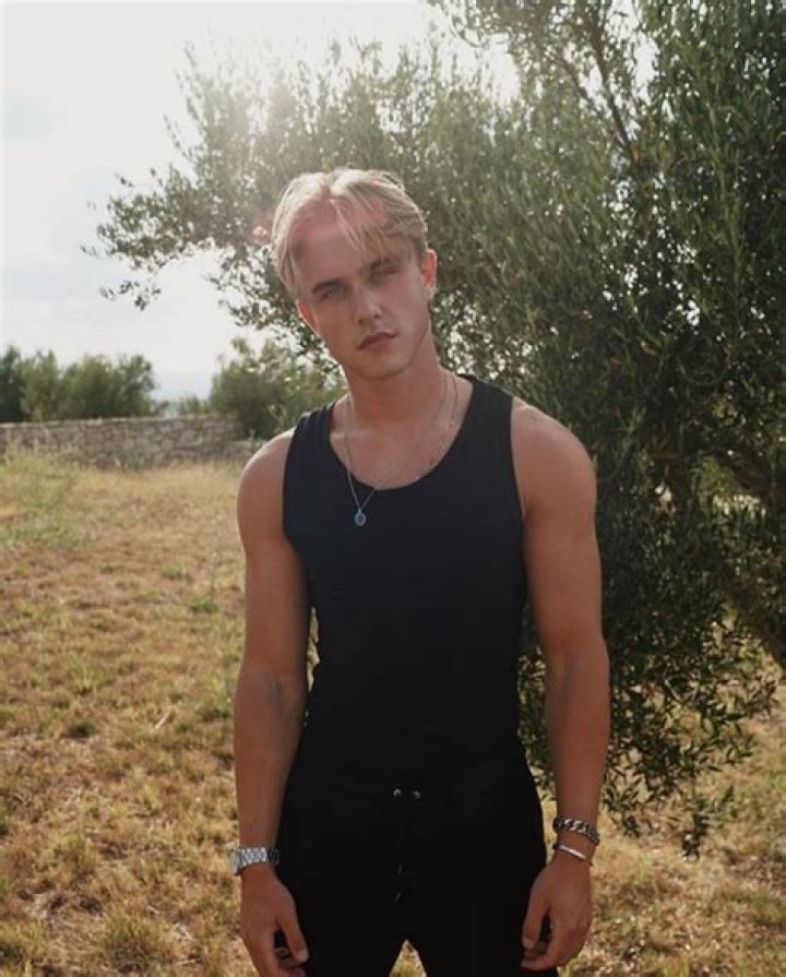 Is German model, Hendrik Giesler Dating Anyone? Who Is His Girlfriend?