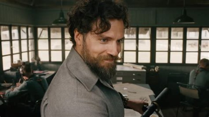 Henry Cavill is completely single these days: whom should he date?