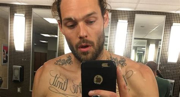 Holden Nowell - Age, Family, Bio