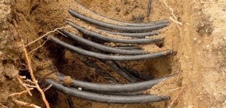 How deep do you need to bury electrical wire?