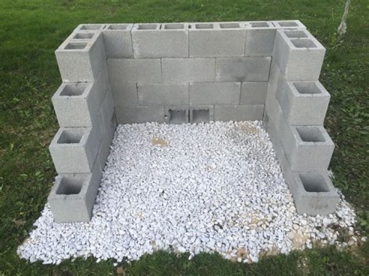 How do you build a fire pit with cinder blocks?