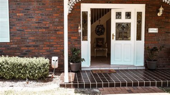 How long does it take to install a front door?