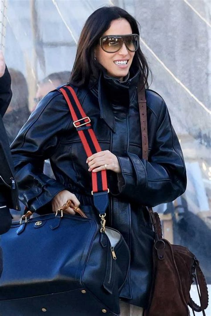 	Brad Pitt & Ines de Ramon are living together, but she ‘hasn’t given up her own place’	