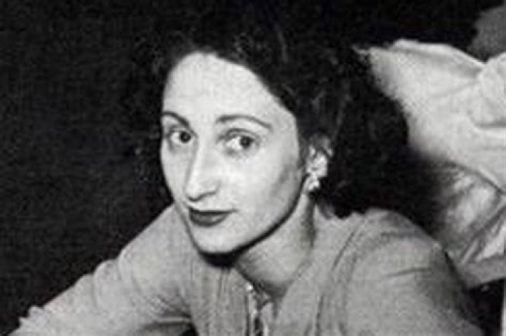 Iris Hewson - Trivia, Family, Bio