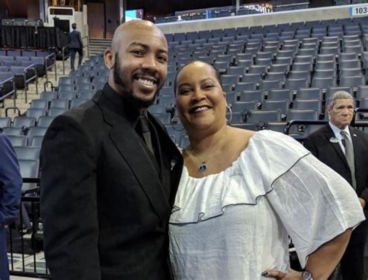 Is Jevon Carter Related To Vince Carter? Family Age And Salary Explored