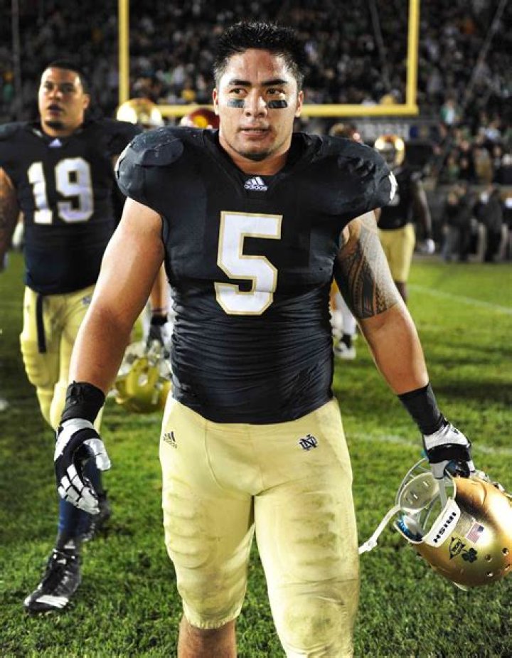 
Is Manti Teo Gay? Football Linebacker Catfishing Hoax At Netflix’s The Girlfriend Who Didn’t Exist 