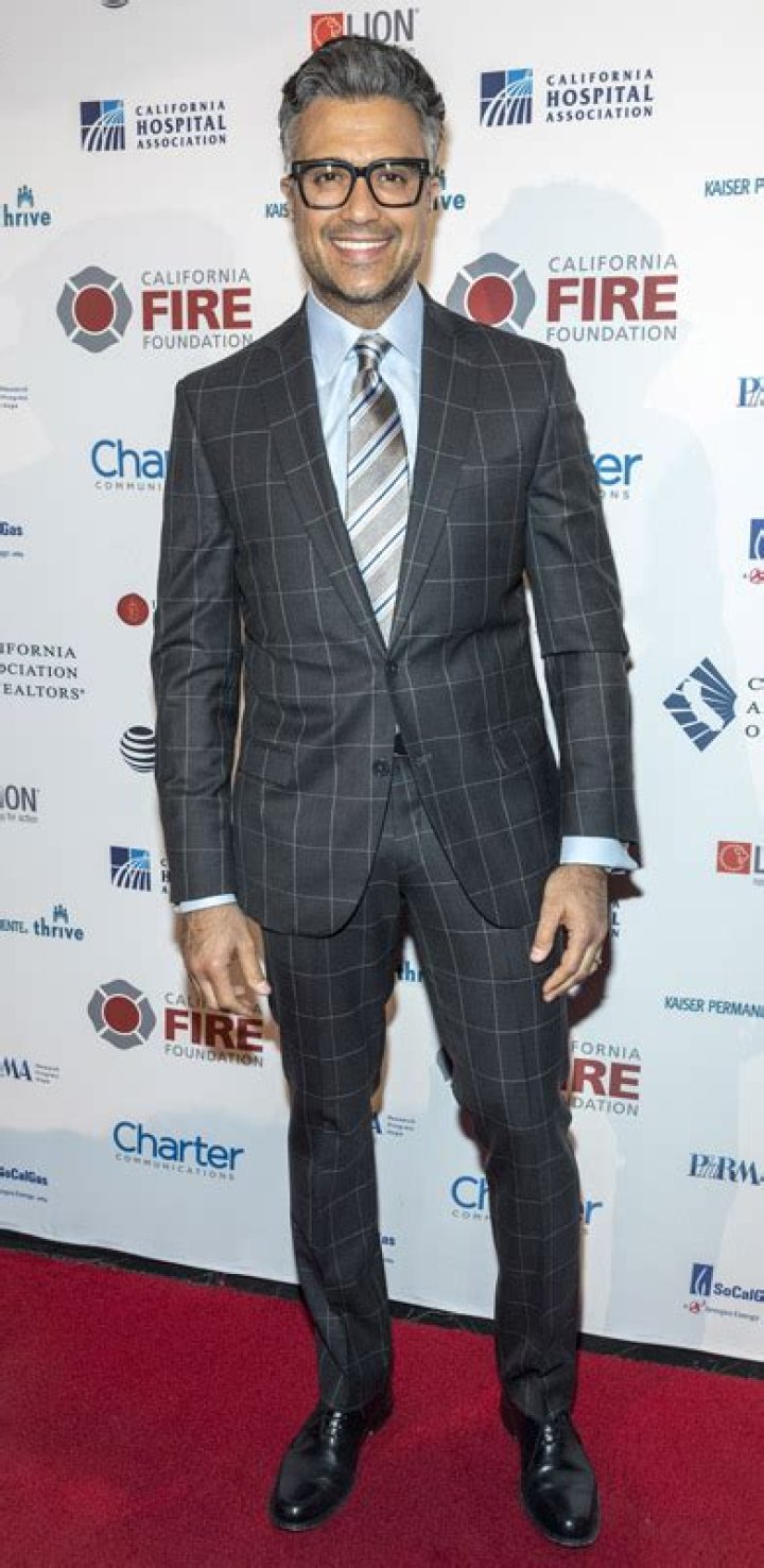 Jaime Camil Height - CelebsHeight.org