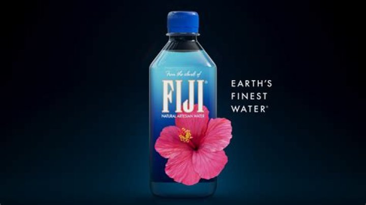Jamie Lee Curtis calls out the Fiji Water girl for photobombing without permission