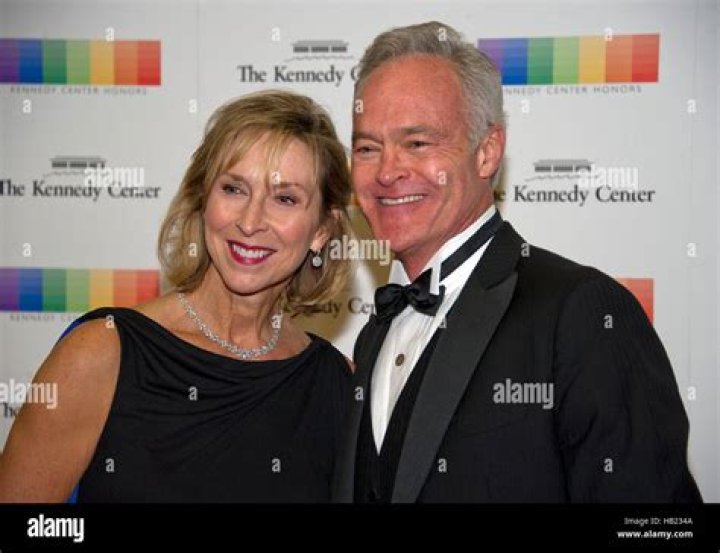 How Old Is Scott Pelley's Wife, Jane Boone? Find All The Details About Her Age, Net Worth, Husband & Children!