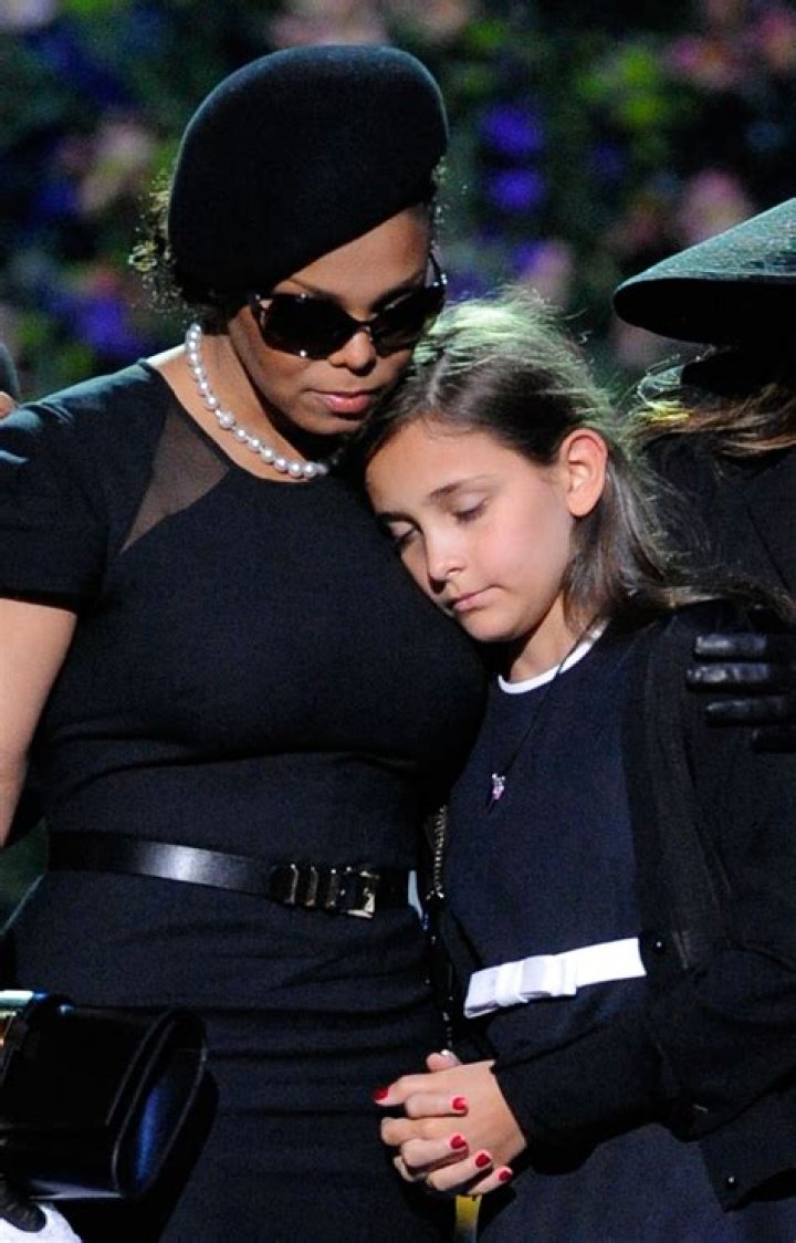 Janet Jackson called niece Paris a spoiled bitch; Jackson family divided (update)