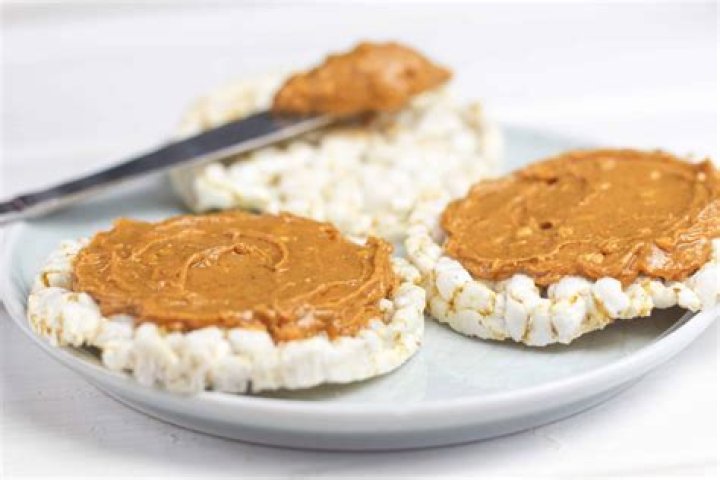 Jeff Daniels loves peanut butter on rice cakes with BBQ sauce (update: review)