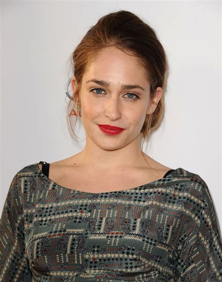 The Girls Star Jemima Kirke's Dating Life! Know Her Husband, Boyfriend, Michael Mosberg, Children, Alex Cameron, Instagram, Tattoos, Height, Art, Net Worth, & More.