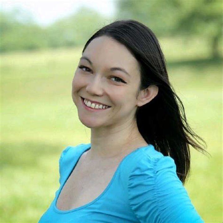 Jennifer Toof - Age, Family, Bio