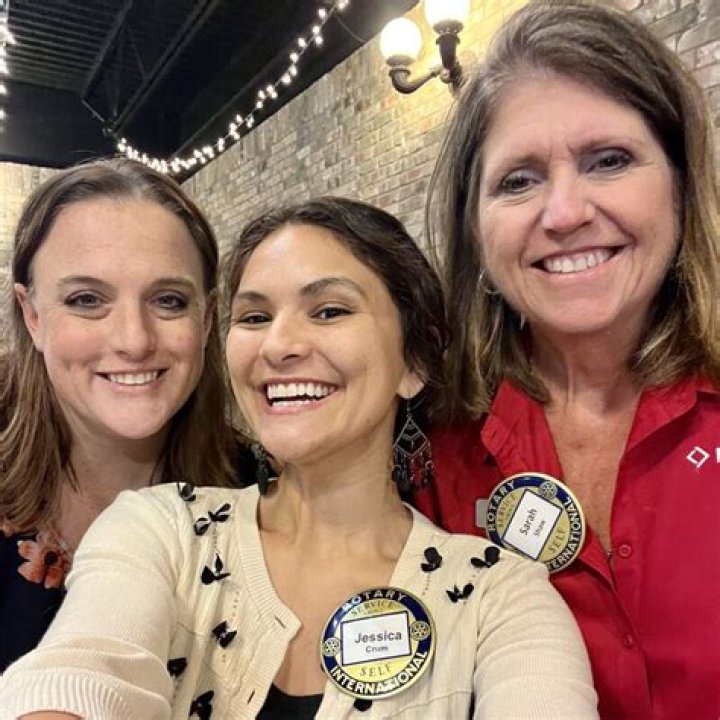 Jessica Crum - Age, Family, Bio