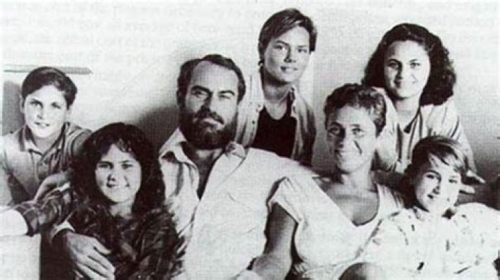 Jodean Bottom is the half-sister of actor, Joaquin Phoenix.