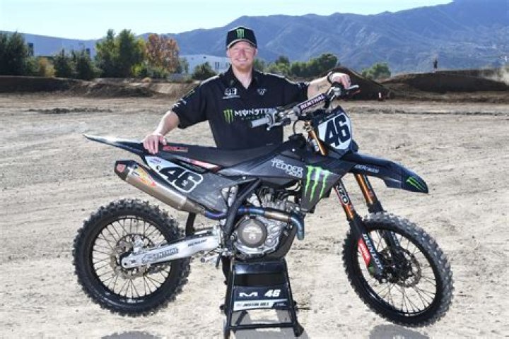 Justin Hill - Age, Family, Bio