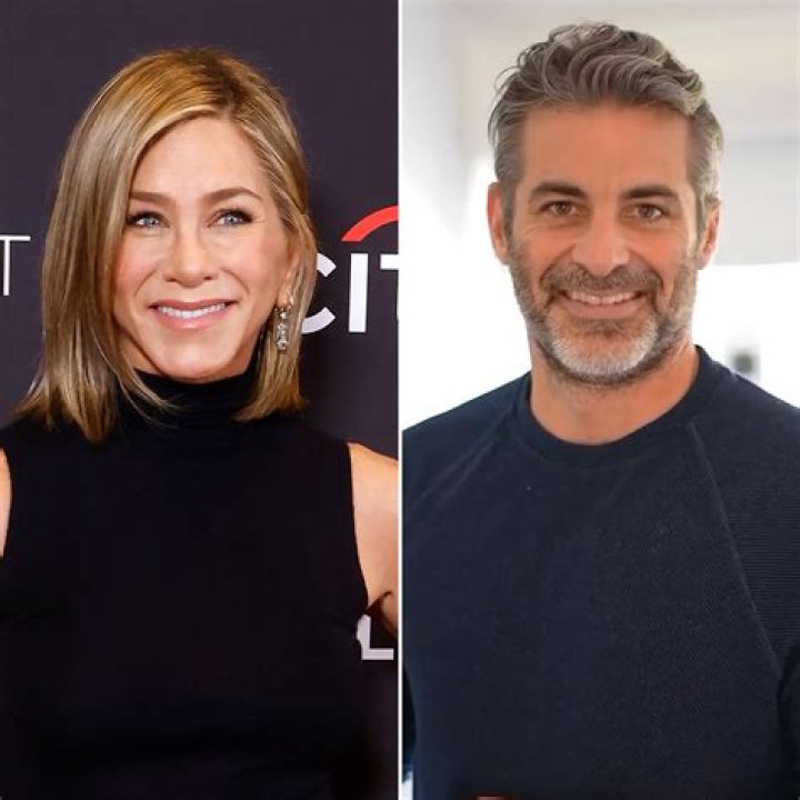 Justin Theroux’s cousin discusses Justin & Jennifer Aniston’s relationship