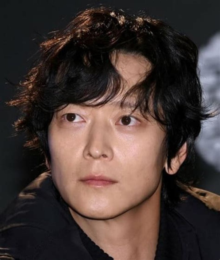 Kang Dong-won - Age, Family, Bio