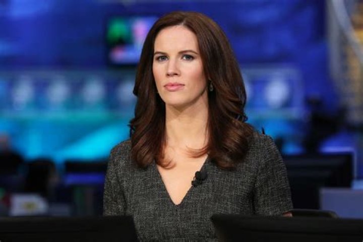 CNBC's anchor, Kelly Evans shares two kids with her sports reporter husband, Eric Chemi.
