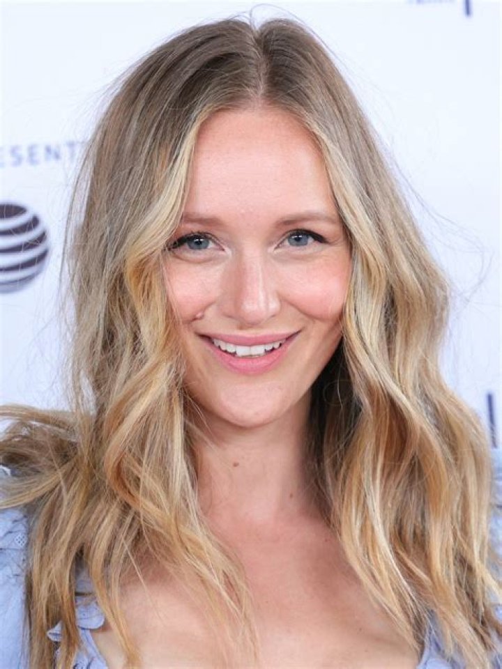 Kerry Bishé Net Worth - Wiki, Age, Weight and Height, Relationships, Family, and More