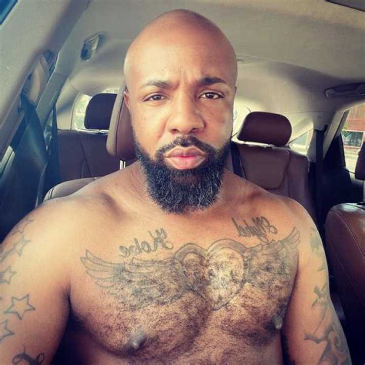 Jaime King Uses Twitter to Interact with her Famous Friends