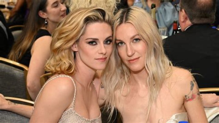 Kristen Stewart has been wearing Rob Pattinson’s old, dirty underwear: so gross?!