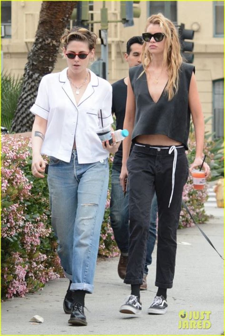 Kristen Stewart & Stella Maxwell broke up, and K-Stew has a new ginger girlfriend?