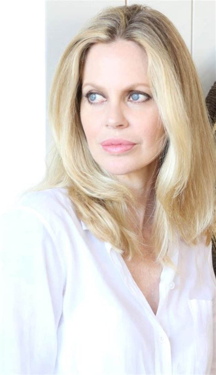 Kristin Bauer - Age, Family, Bio