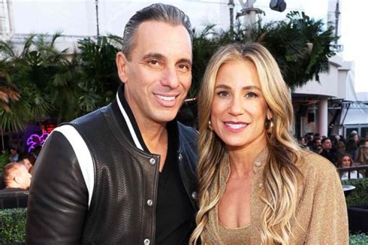 Lana Gomez and her comedian husband, Sebastian Maniscalco are blessed with one son and one daughter.