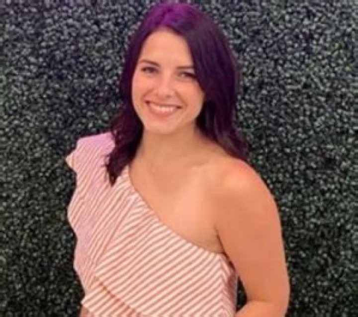 Lauren Comeau Bio (Wiki) 