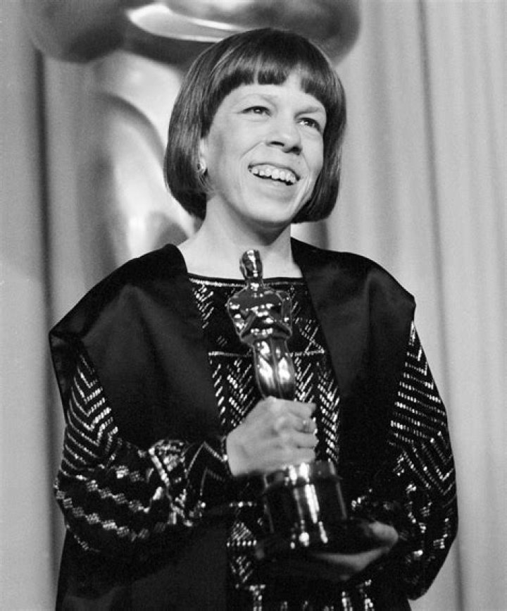Linda Hunt Net Worth - Wiki, Age, Weight and Height, Relationships, Family, and More