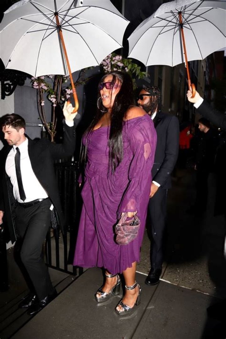 bitchy | Lizzo arrives at a pre Met gala dinner party