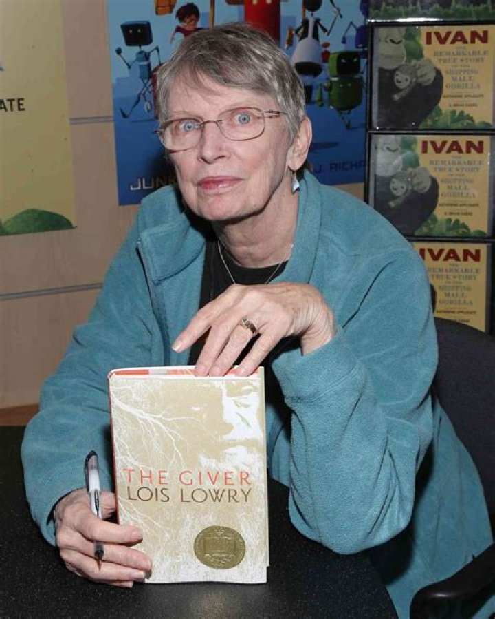 Lois Lowry - Age, Family, Bio