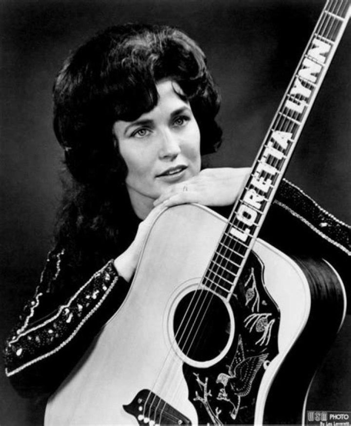 Is Reba McEntire related to Loretta Lynn?