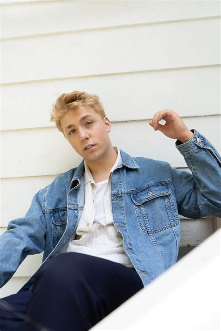 Louis Knight - Age, Family, Bio